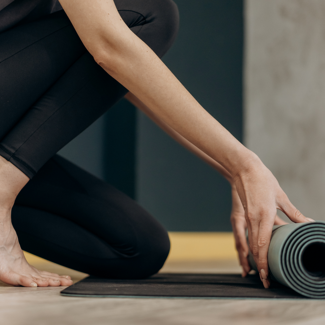3 postures de yoga pour prendre soin de ses genoux – Formaderm